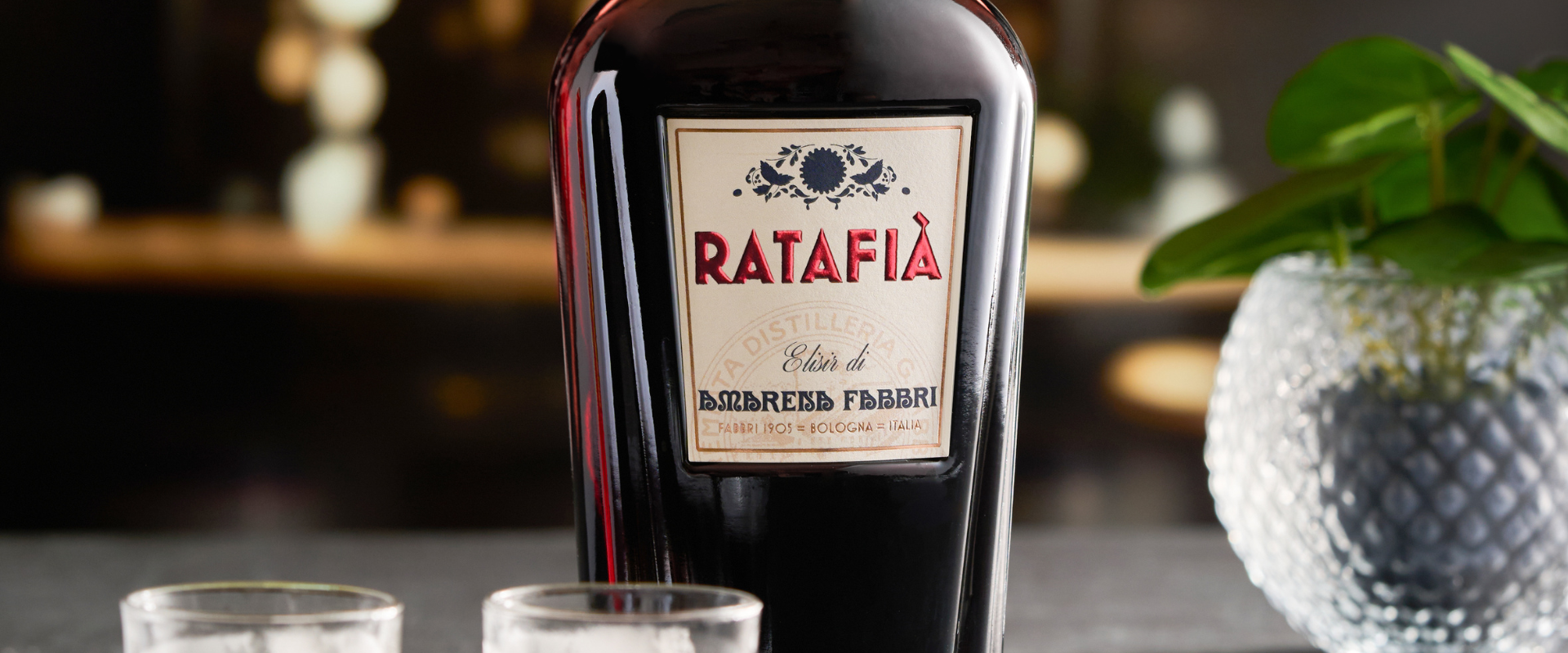 Ratafià, il nuovo liquore della Premiata Distilleria Fabbri, diventa protagonista durante il Campionato Italiano dei Cocktail di AIBES. Scopri le ricette finaliste del "Premio Zola".